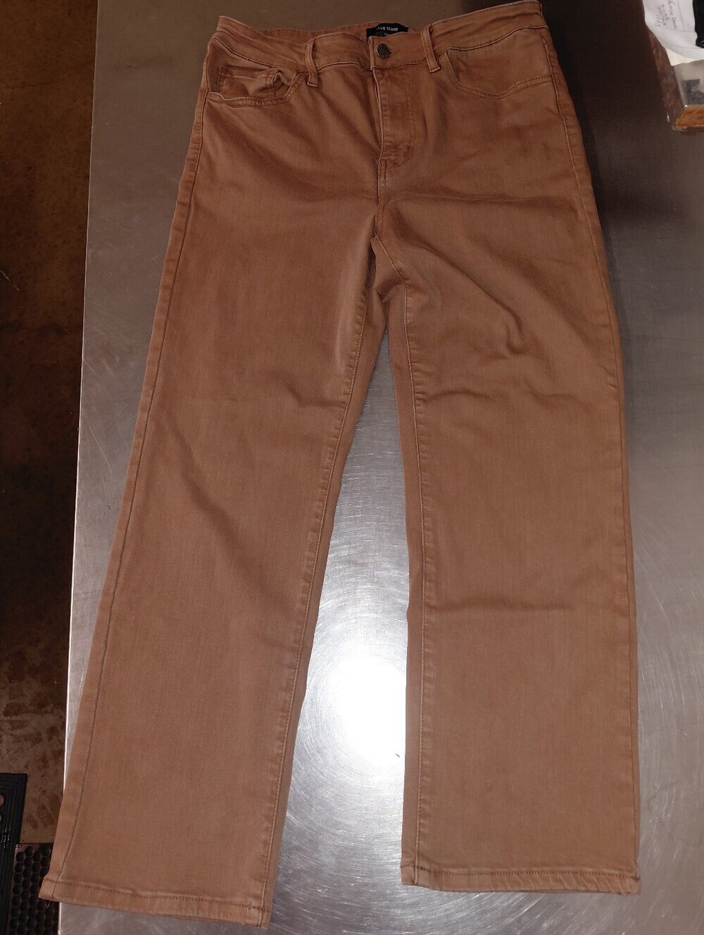 Well Worn| Straight Leg Jeans in Dark Tan